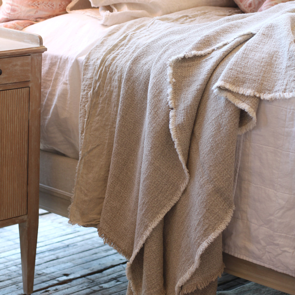 Linen Throw Kai - Stonewashed - Textured - Frayed Edges - Light Natural Color