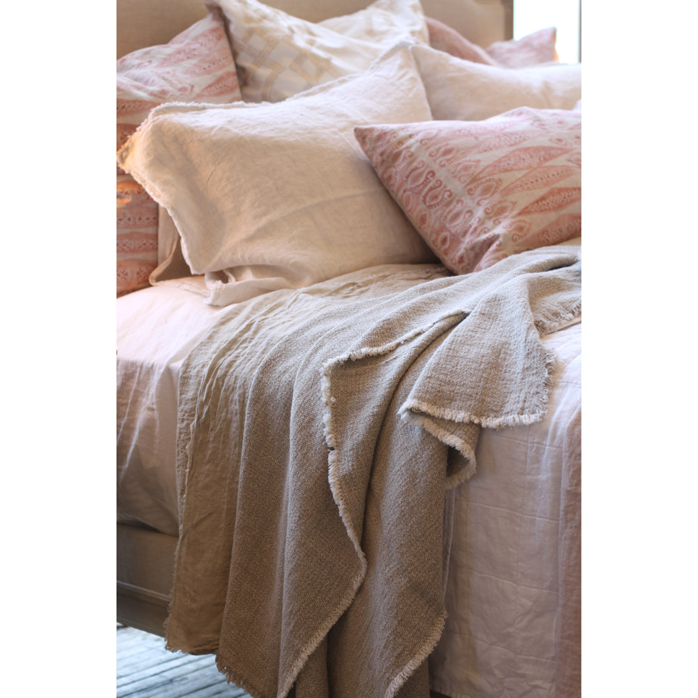 Linen Throw Kai - Stonewashed - Textured - Frayed Edges - Light Natural Color