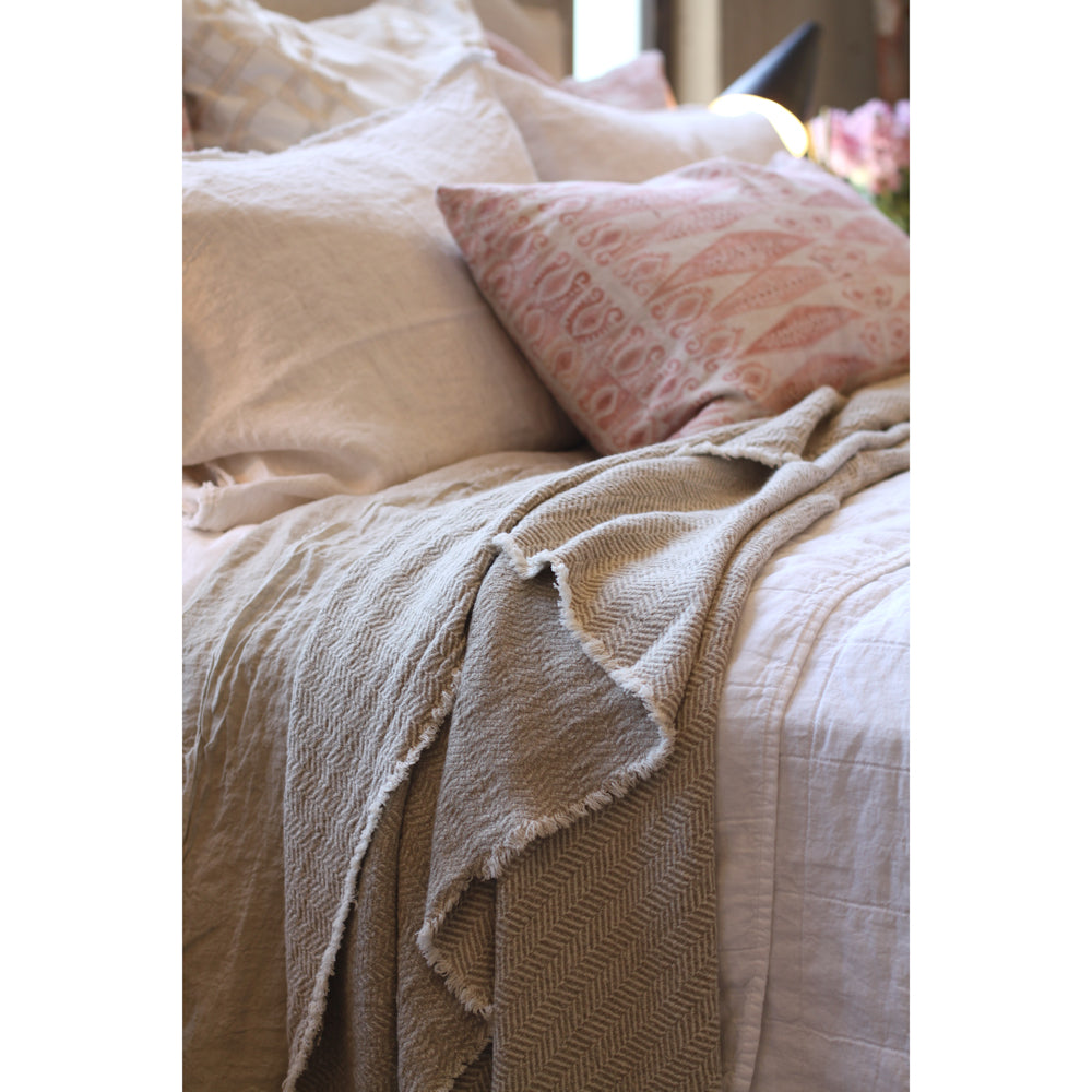 Linen Throw Lira - Stonewashed - Textured - Frayed Edges - Natural and off White Color