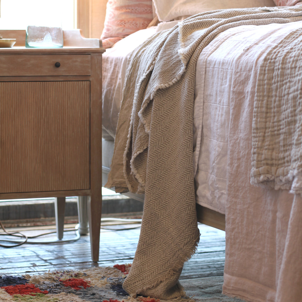 Linen Throw Lira - Stonewashed - Textured - Frayed Edges - Natural and off White Color