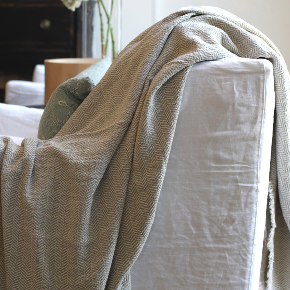 Linen Throw Lira - Stonewashed - Textured - Frayed Edges - Natural and off White Color